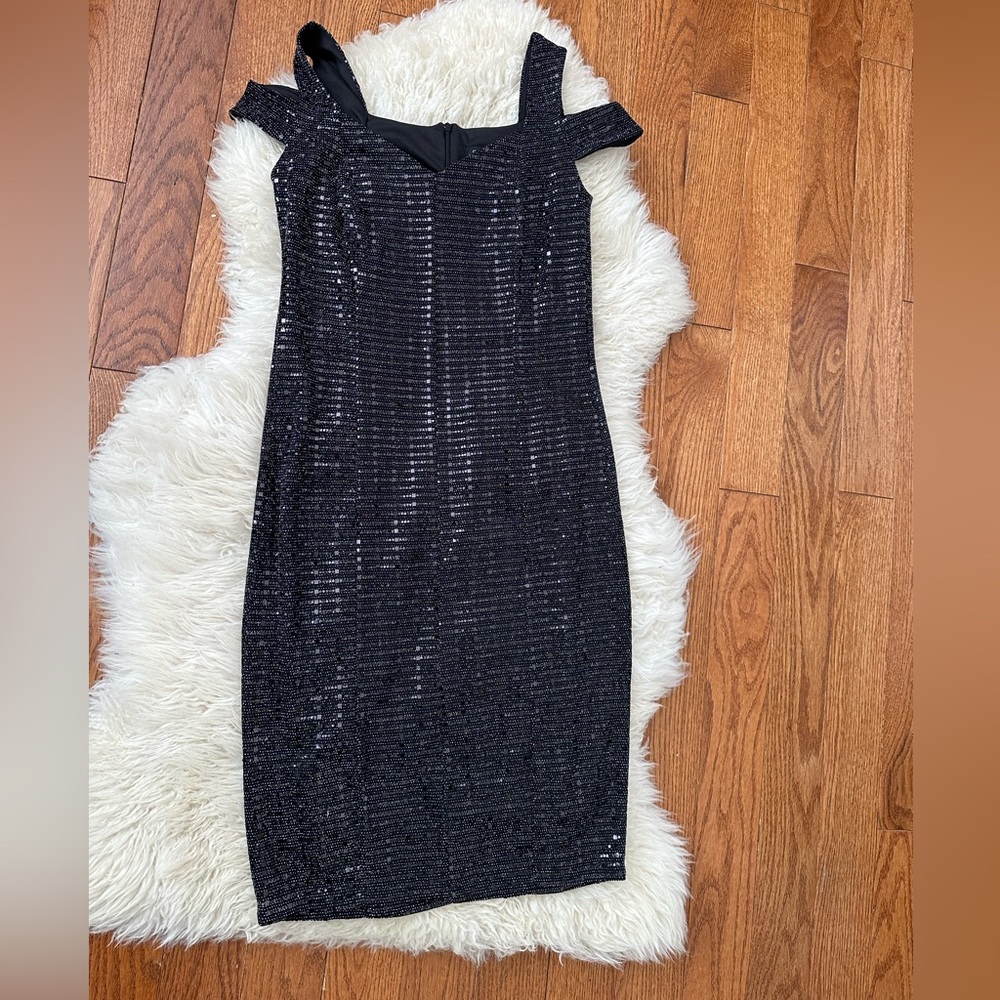 Dress - Picture 1 of 6